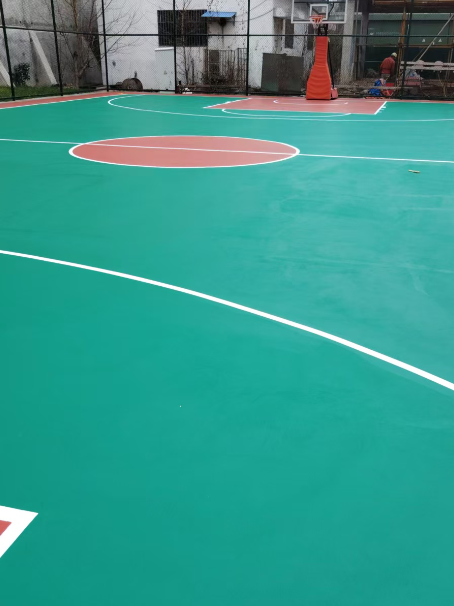云县 球场长期使用易出现地面开裂